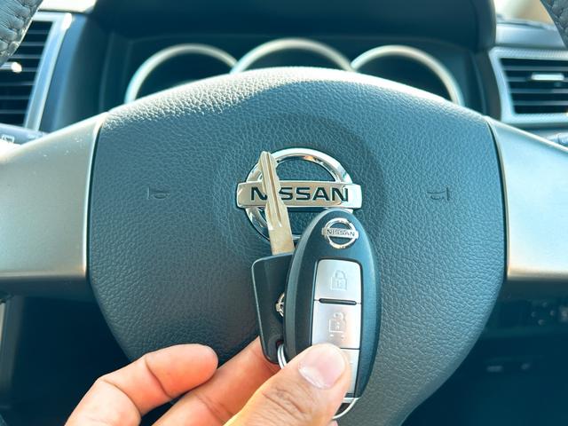 ティーダ １５Ｍ　ドライブレコーダー　バックカメラ　ナビ　ＴＶ　オートライト　キーレスエントリー　電動格納ミラー　ＣＶＴ　盗難防止システム　衝突安全ボディ　ＡＢＳ　ＣＤ　Ｂｌｕｅｔｏｏｔｈ　エアコン　パワーステアリング（11枚目）