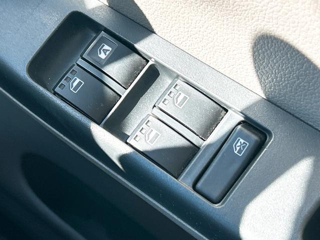 ミライース Ｌ　ＥＴＣ　キーレスエントリー　アイドリングストップ　ＣＶＴ　盗難防止システム　ＡＢＳ　ＣＤ　ミュージックプレイヤー接続可　衝突安全ボディ　エアコン　パワーステアリング（9枚目）