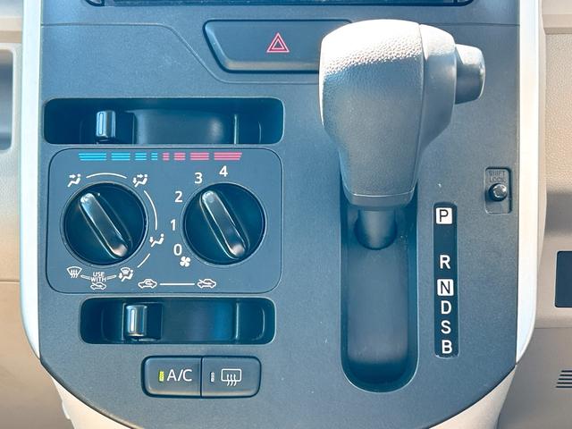 タント Ｌ　両側スライドドア　キーレスエントリー　アイドリングストップ　電動格納ミラー　ベンチシート　ＣＶＴ　盗難防止システム　ＡＢＳ　ＥＳＣ　ＣＤ　衝突安全ボディ　エアコン　パワーステアリング　パワーウィンドウ（5枚目）