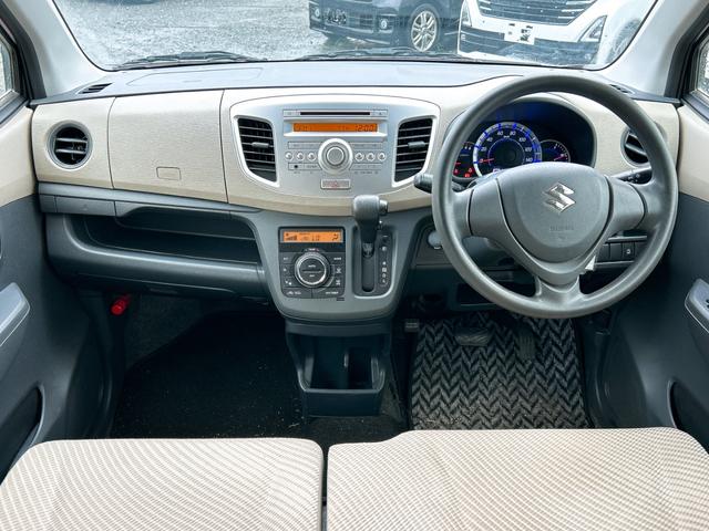 ワゴンＲ ＦＸ　キーレスエントリー　アイドリングストップ　電動格納ミラー　ベンチシート　ＣＶＴ　盗難防止システム　ＡＢＳ　ＣＤ　ミュージックプレイヤー接続可　アルミホイール　衝突安全ボディ　エアコン（2枚目）