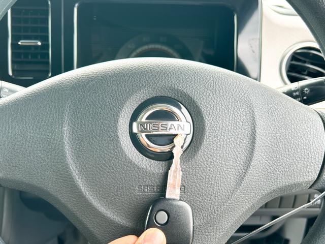 モコ Ｓ　キーレスエントリー　電動格納ミラー　ベンチシート　ＣＶＴ　盗難防止システム　ＡＢＳ　衝突安全ボディ　エアコン　パワーステアリング　パワーウィンドウ（6枚目）