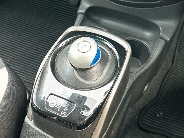 ノート e-パワー X 全周囲カメラ ナビ TV クリアランスソナー レーンアシスト 衝突被害軽減システム オートライト スマートキー 電動格納ミラー CVT 盗難防止システム 衝突安全ボディ ABS ESC CD(9枚目)