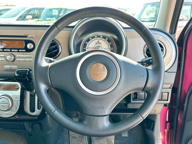 アルトラパン 10thアニバーサリーリミテッド オートライト スマートキー 電動格納ミラー シートヒーター ベンチシート CVT 盗難防止システム ABS CD アルミホイール 衝突安全ボディ エアコン パワーステアリング パワーウィンドウ(3枚目)