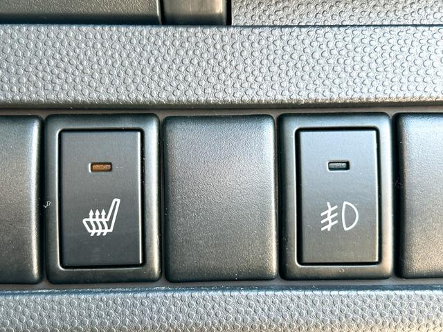 アルトラパン 10thアニバーサリーリミテッド オートライト スマートキー 電動格納ミラー シートヒーター ベンチシート CVT 盗難防止システム ABS CD アルミホイール 衝突安全ボディ エアコン パワーステアリング パワーウィンドウ(7枚目)