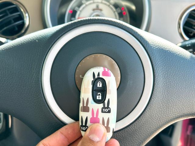 アルトラパン 10thアニバーサリーリミテッド オートライト スマートキー 電動格納ミラー シートヒーター ベンチシート CVT 盗難防止システム ABS CD アルミホイール 衝突安全ボディ エアコン パワーステアリング パワーウィンドウ(8枚目)