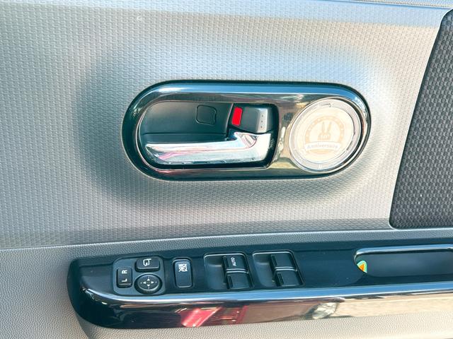 アルトラパン 10thアニバーサリーリミテッド オートライト スマートキー 電動格納ミラー シートヒーター ベンチシート CVT 盗難防止システム ABS CD アルミホイール 衝突安全ボディ エアコン パワーステアリング パワーウィンドウ(11枚目)