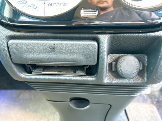 アルトラパン 10thアニバーサリーリミテッド オートライト スマートキー 電動格納ミラー シートヒーター ベンチシート CVT 盗難防止システム ABS CD アルミホイール 衝突安全ボディ エアコン パワーステアリング パワーウィンドウ(21枚目)