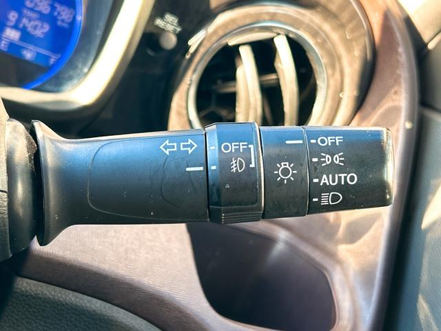 N-ONE プレミアム・Lパッケージ バックカメラ オートライト HID スマートキー アイドリングストップ 電動格納ミラー ベンチシート CVT 盗難防止システム ABS ESC CD USB アルミホイール 衝突安全ボディ エアコン(9枚目)