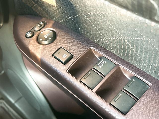 N-ONE プレミアム・Lパッケージ バックカメラ オートライト HID スマートキー アイドリングストップ 電動格納ミラー ベンチシート CVT 盗難防止システム ABS ESC CD USB アルミホイール 衝突安全ボディ エアコン(30枚目)