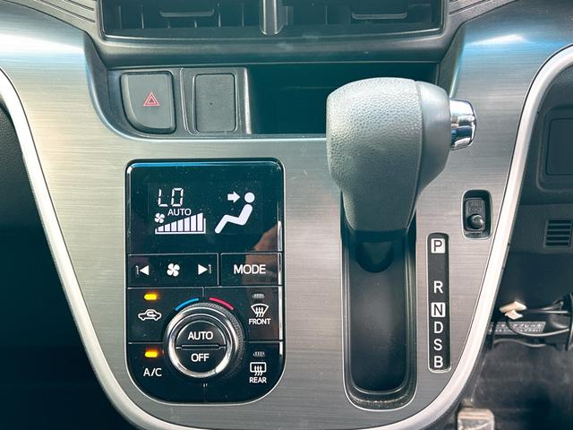 必ず使用するシフトレバー。確りと確認したいですね。