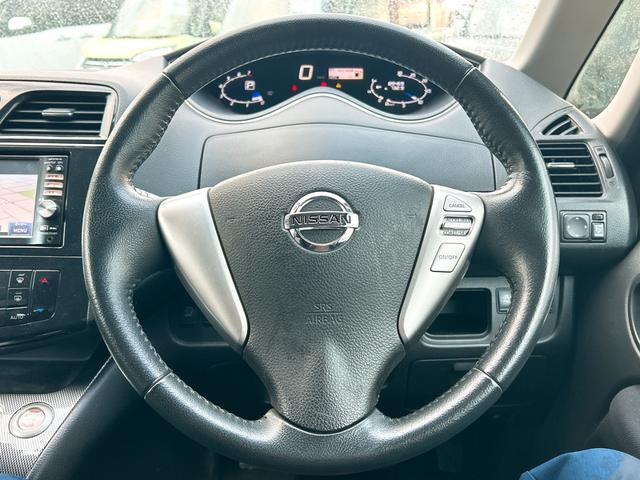 ハンドルの状態が悪いと運転に集中できませんよね。こちらの車、お気軽にお問い合わせください。