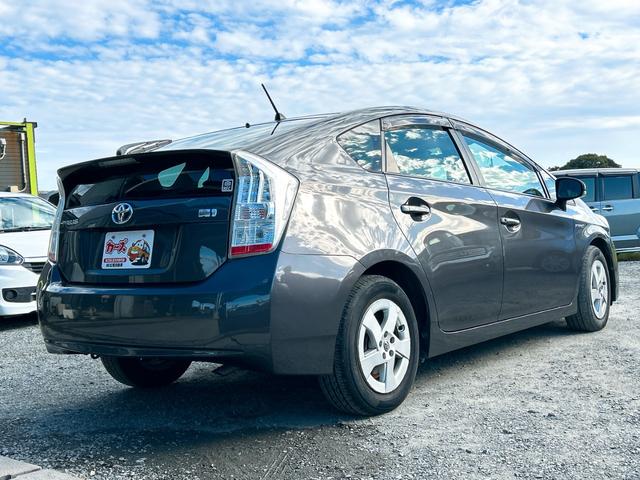 プリウス S LEDエディション ETC アルミホイール オートライト LEDヘッドランプ ヘッドライトウォッシャー CVT スマートキー アイドリングストップ 電動格納ミラー 盗難防止システム CD 衝突安全ボディ ABS ESC(17枚目)