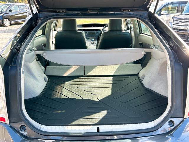 プリウス S LEDエディション ETC アルミホイール オートライト LEDヘッドランプ ヘッドライトウォッシャー CVT スマートキー アイドリングストップ 電動格納ミラー 盗難防止システム CD 衝突安全ボディ ABS ESC(19枚目)