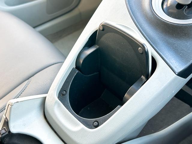 プリウス S LEDエディション ETC アルミホイール オートライト LEDヘッドランプ ヘッドライトウォッシャー CVT スマートキー アイドリングストップ 電動格納ミラー 盗難防止システム CD 衝突安全ボディ ABS ESC(25枚目)