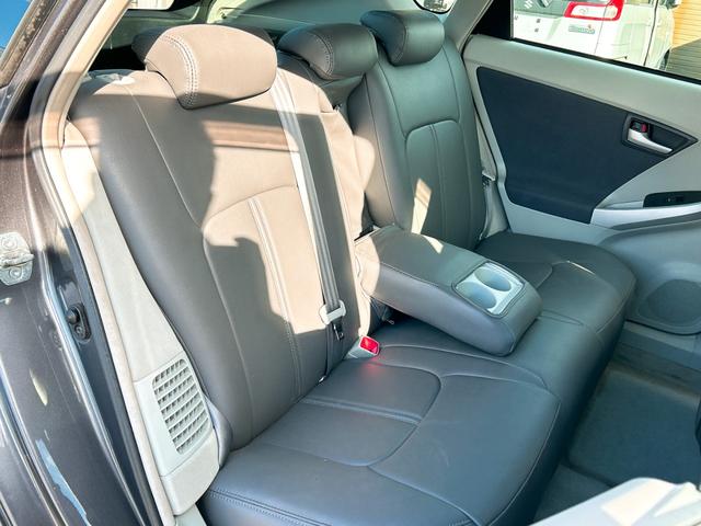 プリウス S LEDエディション ETC アルミホイール オートライト LEDヘッドランプ ヘッドライトウォッシャー CVT スマートキー アイドリングストップ 電動格納ミラー 盗難防止システム CD 衝突安全ボディ ABS ESC(29枚目)