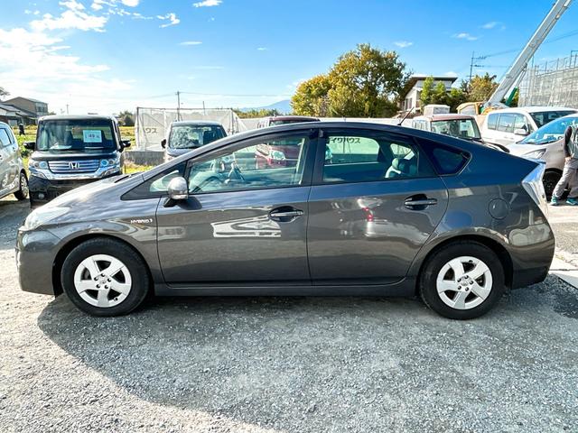 プリウス S LEDエディション ETC アルミホイール オートライト LEDヘッドランプ ヘッドライトウォッシャー CVT スマートキー アイドリングストップ 電動格納ミラー 盗難防止システム CD 衝突安全ボディ ABS ESC(35枚目)