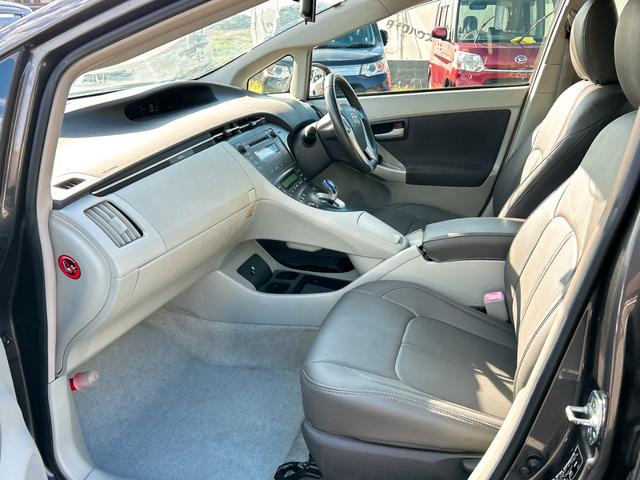 プリウス S LEDエディション ETC アルミホイール オートライト LEDヘッドランプ ヘッドライトウォッシャー CVT スマートキー アイドリングストップ 電動格納ミラー 盗難防止システム CD 衝突安全ボディ ABS ESC(36枚目)