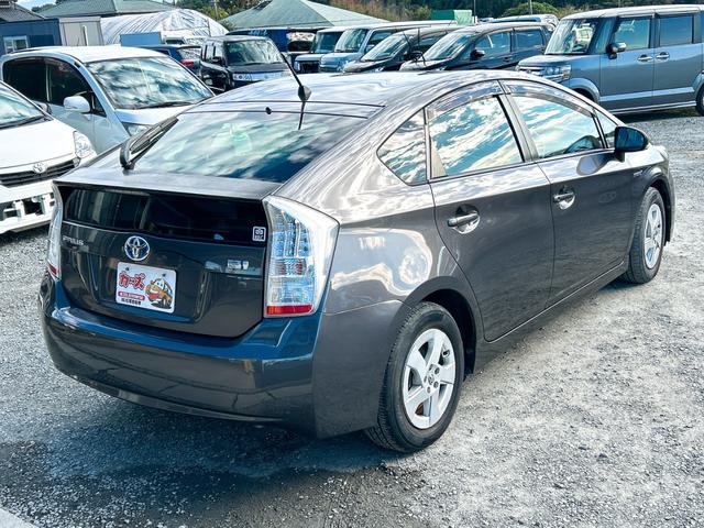 プリウス S LEDエディション ETC アルミホイール オートライト LEDヘッドランプ ヘッドライトウォッシャー CVT スマートキー アイドリングストップ 電動格納ミラー 盗難防止システム CD 衝突安全ボディ ABS ESC(42枚目)