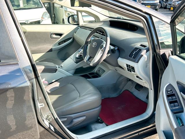 プリウス S LEDエディション ETC アルミホイール オートライト LEDヘッドランプ ヘッドライトウォッシャー CVT スマートキー アイドリングストップ 電動格納ミラー 盗難防止システム CD 衝突安全ボディ ABS ESC(43枚目)