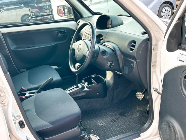 エッセ D 4WD キーレスエントリー AT 盗難防止システム CD アルミホイール 衝突安全ボディ エアコン パワーステアリング パワーウィンドウ(11枚目)