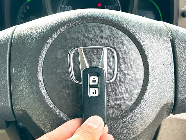 Ｎ－ＯＮＥ Ｇ・Ｌパッケージ　オートライト　ＨＩＤ　スマートキー　アイドリングストップ　電動格納ミラー　ベンチシート　ＣＶＴ　盗難防止システム　ＡＢＳ　ＥＳＣ　ＣＤ　衝突安全ボディ　エアコン　パワーステアリング　パワーウィンドウ（29枚目）