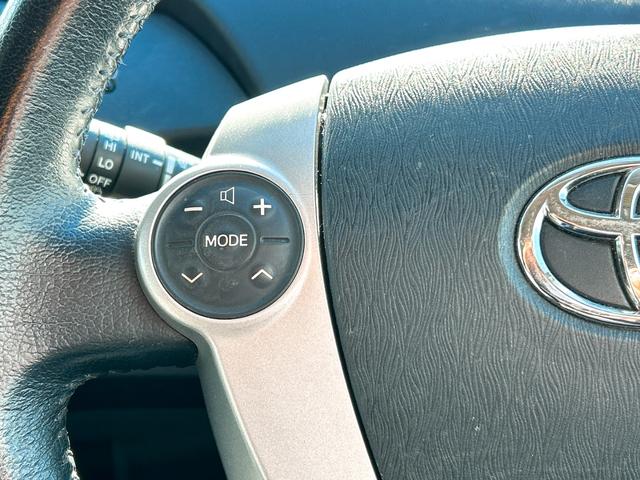 プリウス Ｓ　ＬＥＤエディション　ドライブレコーダー　ＥＴＣ　ナビ　ＴＶ　オートクルーズコントロール　アルミホイール　オートライト　ＬＥＤヘッドランプ　ヘッドライトウォッシャー　スマートキー　電動格納ミラー　ＣＶＴ　盗難防止システム（8枚目）