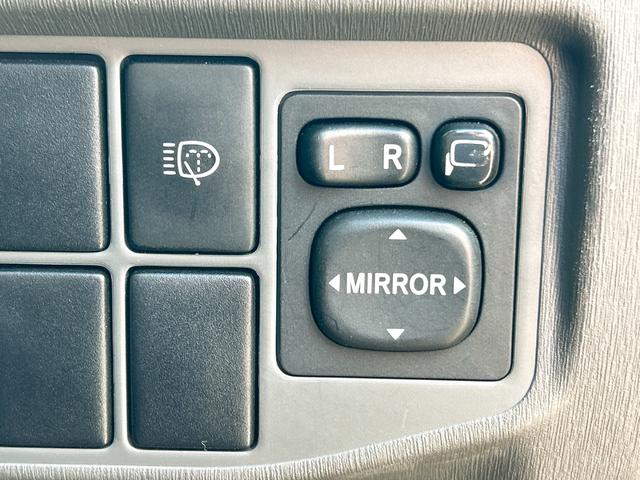 プリウス Ｓ　ＬＥＤエディション　ドライブレコーダー　ＥＴＣ　ナビ　ＴＶ　オートクルーズコントロール　アルミホイール　オートライト　ＬＥＤヘッドランプ　ヘッドライトウォッシャー　スマートキー　電動格納ミラー　ＣＶＴ　盗難防止システム（10枚目）
