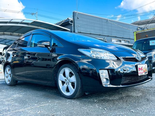 プリウス Ｓ　ＬＥＤエディション　ドライブレコーダー　ＥＴＣ　ナビ　ＴＶ　オートクルーズコントロール　アルミホイール　オートライト　ＬＥＤヘッドランプ　ヘッドライトウォッシャー　スマートキー　電動格納ミラー　ＣＶＴ　盗難防止システム（13枚目）