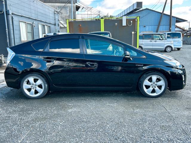 プリウス Ｓ　ＬＥＤエディション　ドライブレコーダー　ＥＴＣ　ナビ　ＴＶ　オートクルーズコントロール　アルミホイール　オートライト　ＬＥＤヘッドランプ　ヘッドライトウォッシャー　スマートキー　電動格納ミラー　ＣＶＴ　盗難防止システム（14枚目）