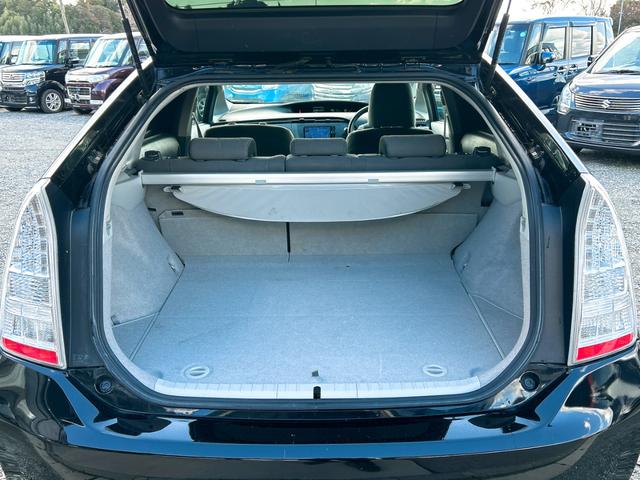 プリウス Ｓ　ＬＥＤエディション　ドライブレコーダー　ＥＴＣ　ナビ　ＴＶ　オートクルーズコントロール　アルミホイール　オートライト　ＬＥＤヘッドランプ　ヘッドライトウォッシャー　スマートキー　電動格納ミラー　ＣＶＴ　盗難防止システム（19枚目）