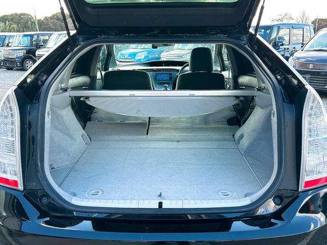 プリウス Ｓ　ＬＥＤエディション　ドライブレコーダー　ＥＴＣ　ナビ　ＴＶ　オートクルーズコントロール　アルミホイール　オートライト　ＬＥＤヘッドランプ　ヘッドライトウォッシャー　スマートキー　電動格納ミラー　ＣＶＴ　盗難防止システム（27枚目）