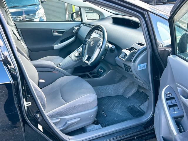 プリウス Ｓ　ＬＥＤエディション　ドライブレコーダー　ＥＴＣ　ナビ　ＴＶ　オートクルーズコントロール　アルミホイール　オートライト　ＬＥＤヘッドランプ　ヘッドライトウォッシャー　スマートキー　電動格納ミラー　ＣＶＴ　盗難防止システム（39枚目）