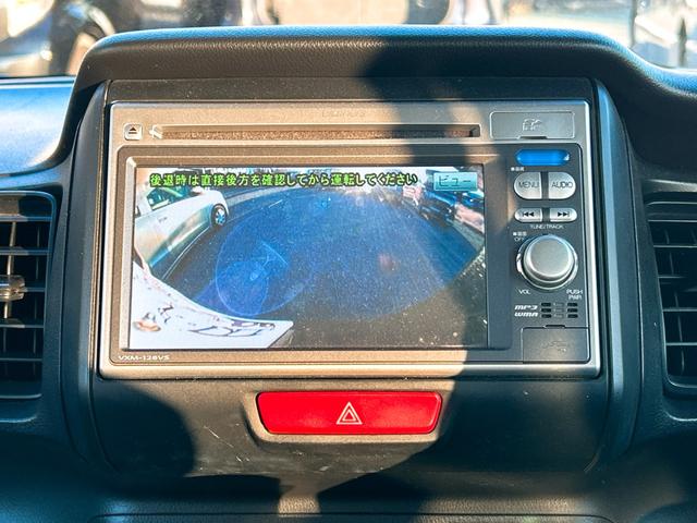 Ｎ－ＢＯＸカスタム Ｇ　ＥＴＣ　バックカメラ　両側スライドドア　ナビ　ＴＶ　オートライト　ＨＩＤ　スマートキー　アイドリングストップ　電動格納ミラー　ベンチシート　ＣＶＴ　盗難防止システム　ＡＢＳ　ＥＳＣ　ＣＤ　ＤＶＤ再生（5枚目）