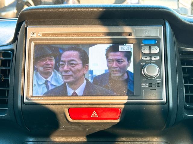 Ｎ－ＢＯＸカスタム Ｇ　ＥＴＣ　バックカメラ　両側スライドドア　ナビ　ＴＶ　オートライト　ＨＩＤ　スマートキー　アイドリングストップ　電動格納ミラー　ベンチシート　ＣＶＴ　盗難防止システム　ＡＢＳ　ＥＳＣ　ＣＤ　ＤＶＤ再生（6枚目）