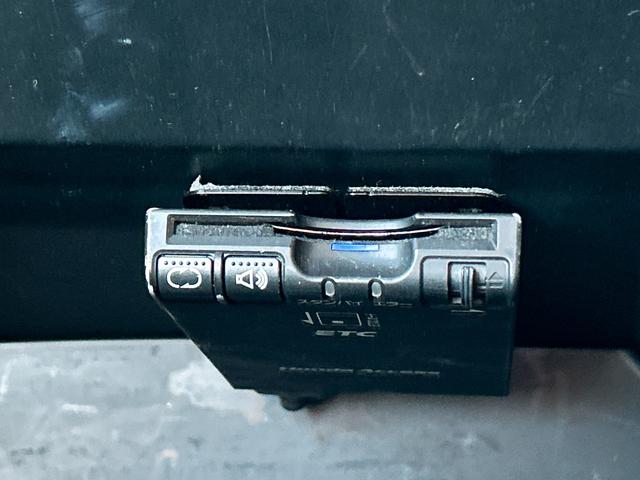 Ｎ－ＢＯＸカスタム Ｇ　ＥＴＣ　バックカメラ　両側スライドドア　ナビ　ＴＶ　オートライト　ＨＩＤ　スマートキー　アイドリングストップ　電動格納ミラー　ベンチシート　ＣＶＴ　盗難防止システム　ＡＢＳ　ＥＳＣ　ＣＤ　ＤＶＤ再生（7枚目）