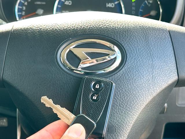 ムーヴコンテ Ｘ　リミテッド　スマートキー　アイドリングストップ　電動格納ミラー　ベンチシート　ＣＶＴ　盗難防止システム　ＡＢＳ　ＣＤ　ＵＳＢ　衝突安全ボディ　エアコン　パワーステアリング　パワーウィンドウ（7枚目）