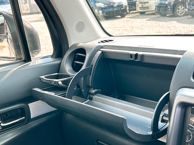 ムーヴコンテ Ｘ　リミテッド　スマートキー　アイドリングストップ　電動格納ミラー　ベンチシート　ＣＶＴ　盗難防止システム　ＡＢＳ　ＣＤ　ＵＳＢ　衝突安全ボディ　エアコン　パワーステアリング　パワーウィンドウ（8枚目）