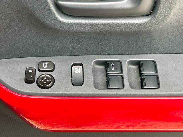 �p���[�E�B���h�E�̃X�C�b�`�ł���B�^�]�Ȃɋ��Ȃ��瑋���J���߂̃R���g���[���ł��܂���B