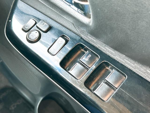 �p���[�E�B���h�E�̃X�C�b�`�ł���B�^�]�Ȃɋ��Ȃ��瑋���J���߂̃R���g���[���ł��܂���B