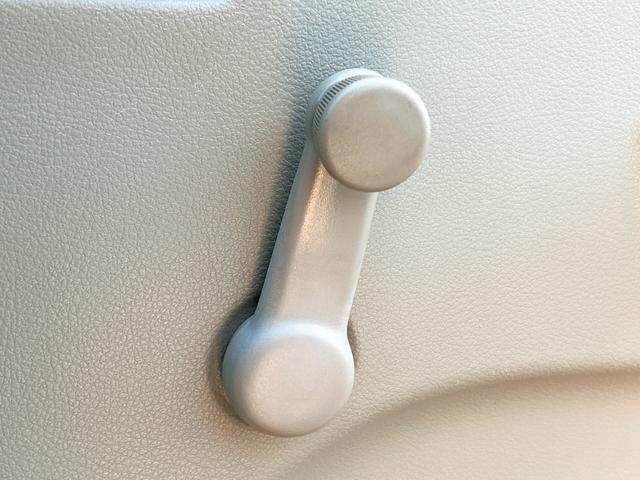 ミニキャブバン Ｍ　ハイルーフ　ＭＴ　両側スライドドア　エアコン　パワーステアリング　運転席エアバッグ　助手席エアバッグ（28枚目）