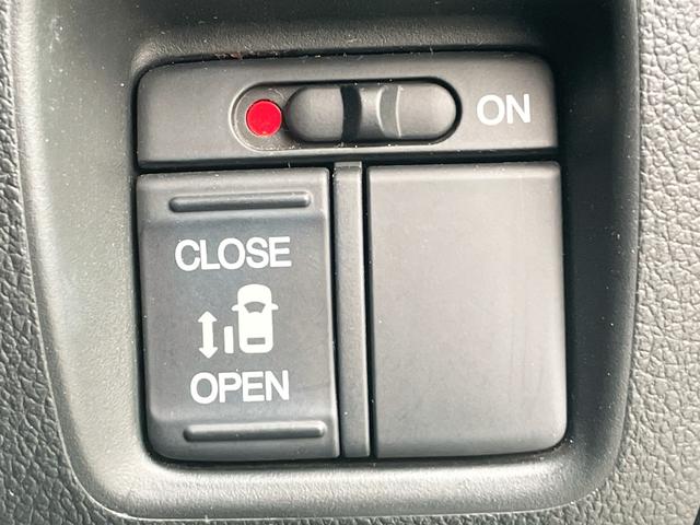 �p���[�X���C�h�h�A�����Ńh�A�̊J���X�C�b�`��łƂĂ��ȒP�ł��B�X���C�h�h�A�͍⓹�ł͑�l�ł��d���Ȃ鎖������̂ŘV��j����킸�l�C�̑����ł���B