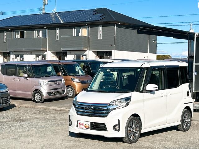 デイズルークス ハイウェイスター　ターボ　ＥＴＣ　全周囲カメラ　両側電動スライドドア　ナビ　ＴＶ　オートライト　ＨＩＤ　スマートキー　電動格納ミラー　ベンチシート　後席モニター　ＣＶＴ　盗難防止システム　ＡＢＳ　ＥＳＣ　アルミホイール（12枚目）