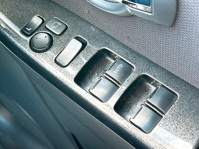 �p���[�E�B���h�E�̃X�C�b�`�ł���B�^�]�Ȃɋ��Ȃ��瑋���J���߂̃R���g���[���ł��܂���B