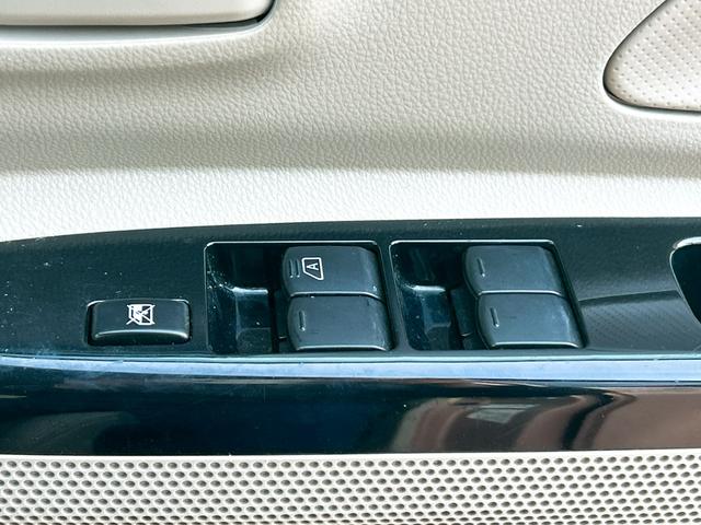 �p���[�E�B���h�E�̃X�C�b�`�ł���B�^�]�Ȃɋ��Ȃ��瑋���J���߂̃R���g���[���ł��܂���B