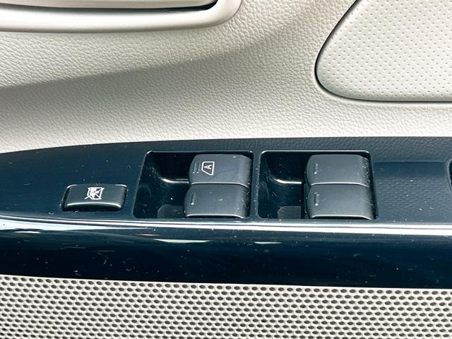 �p���[�E�B���h�E�̃X�C�b�`�ł���B�^�]�Ȃɋ��Ȃ��瑋���J���߂̃R���g���[���ł��܂���B