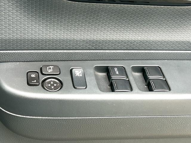 �p���[�E�B���h�E�̃X�C�b�`�ł���B�^�]�Ȃɋ��Ȃ��瑋���J���߂̃R���g���[���ł��܂���B