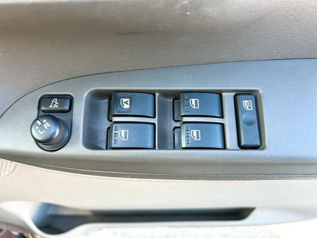 タント 　バックカメラ　両側スライド・片側電動　ナビ　衝突被害軽減システム　スマートキー　アイドリングストップ　電動格納ミラー　ベンチシート　ＣＶＴ　ＡＢＳ　ＥＳＣ　ミュージックプレイヤー接続可　エアコン（10枚目）