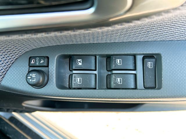 ムーヴ カスタム　Ｘ　ＳＡ　クリアランスソナー　衝突被害軽減システム　オートライト　ＬＥＤヘッドランプ　スマートキー　アイドリングストップ　電動格納ミラー　ベンチシート　ＣＶＴ　盗難防止システム　ＡＢＳ　ＥＳＣ　ＣＤ　ＵＳＢ（9枚目）