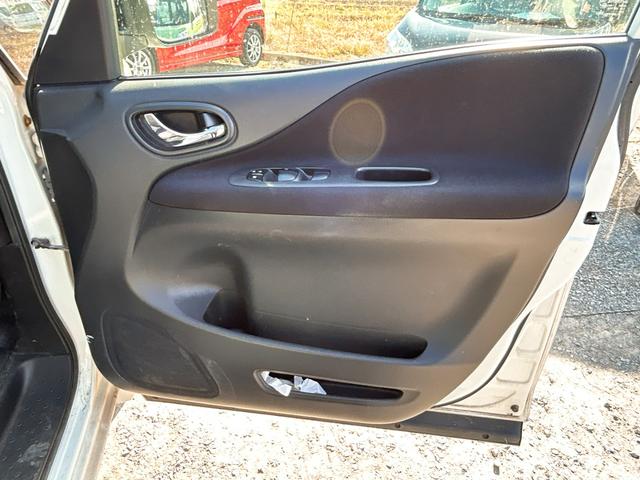 セレナ ハイウェイスター S-ハイブリッド ワンオーナー バックカメラ ナビ TV オートクルーズコントロール 両側スライド・片側電動 スマートキー アイドリングストップ 電動格納ミラー 後席モニター 3列シート ウォークスルー CVT(31枚目)