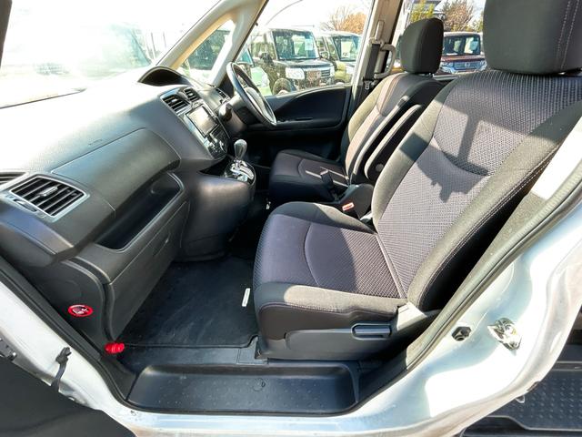 セレナ ハイウェイスター S-ハイブリッド ワンオーナー バックカメラ ナビ TV オートクルーズコントロール 両側スライド・片側電動 スマートキー アイドリングストップ 電動格納ミラー 後席モニター 3列シート ウォークスルー CVT(40枚目)